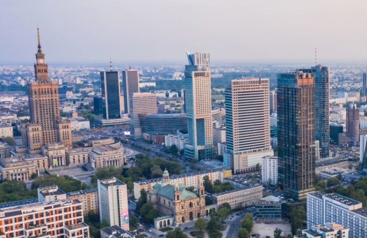 Zakup nieruchomości w stolicy przez obcokrajowca. Jakie trudności może napotkać?